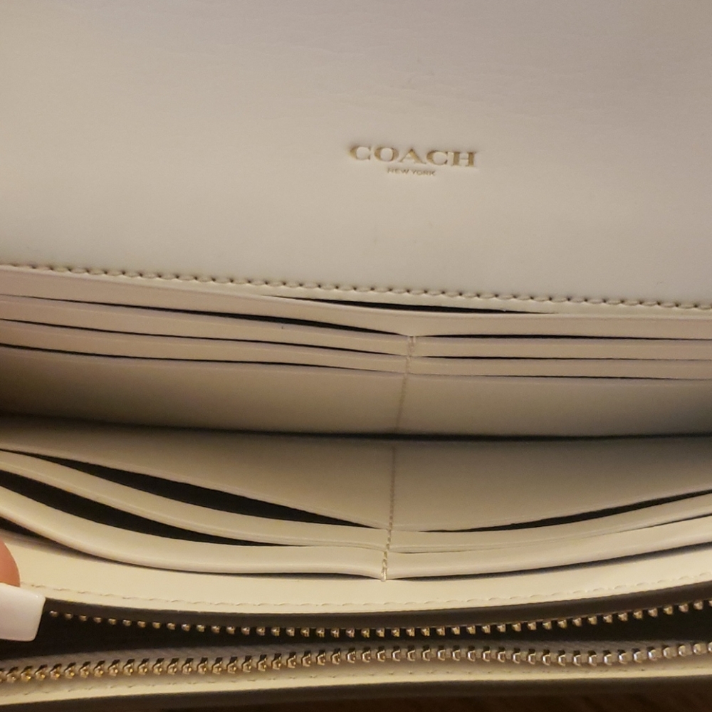 Brand new coach wallet - Picture 4 of 7